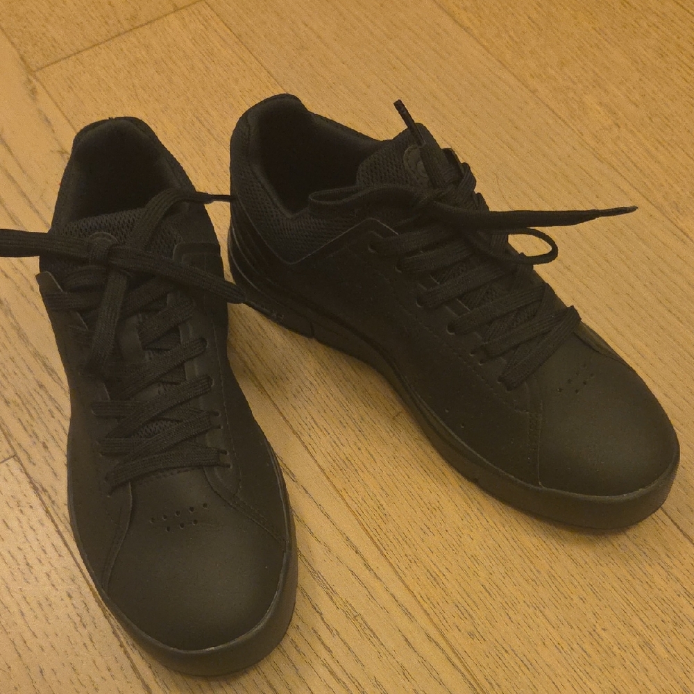 THE ROGER Advantage All Black NWOT